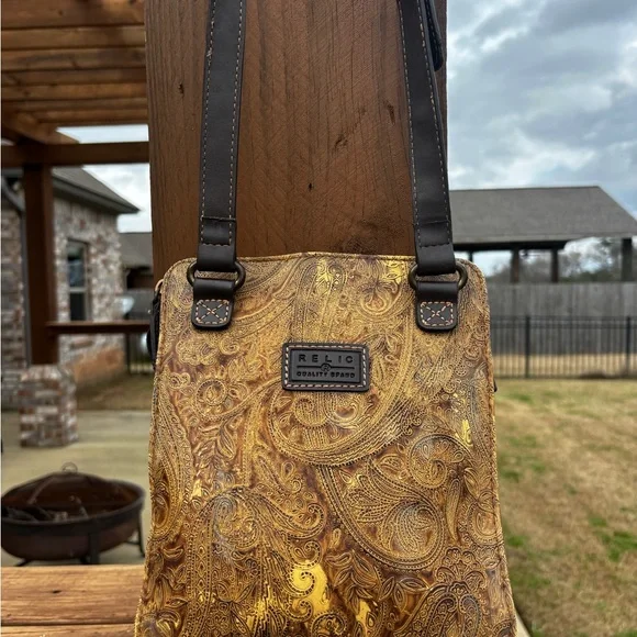 GUC! Relic Vintage Paisley Leather Gold Crossbody Bag - Picture 2 of 14
